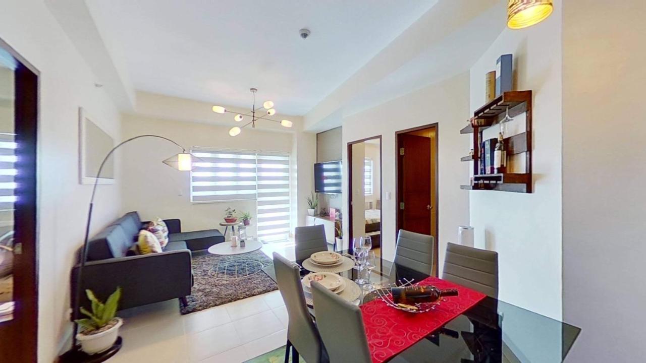 2 Bedroom Corner Executive Suite At Lafayette Park Square Megaworld Blvd Unit 5H Iloilo Exterior foto