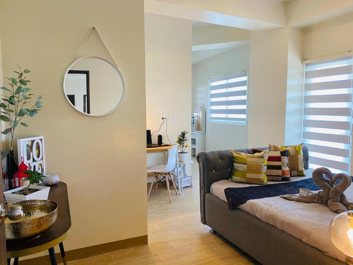 2 Bedroom Corner Executive Suite At Lafayette Park Square Megaworld Blvd Unit 5H Iloilo Exterior foto