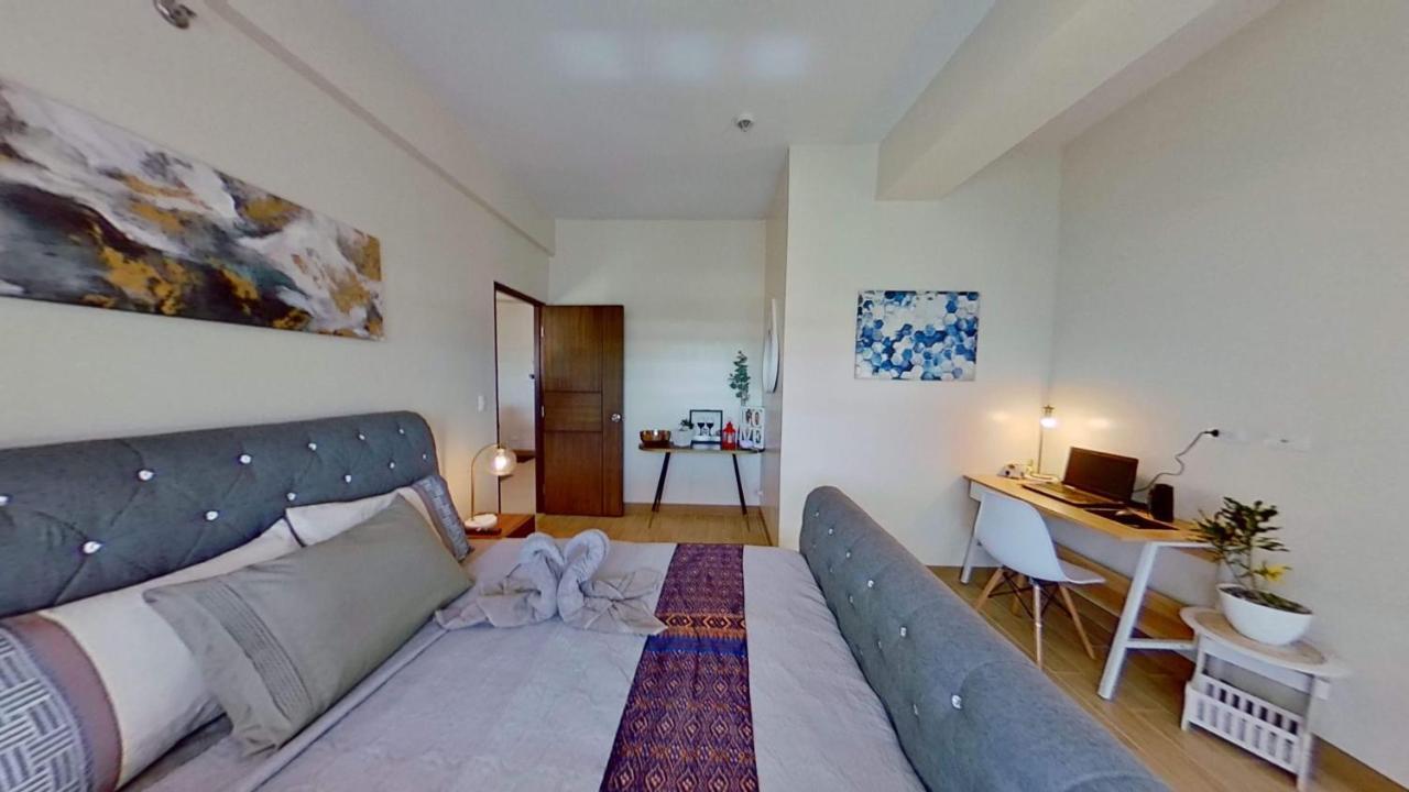 2 Bedroom Corner Executive Suite At Lafayette Park Square Megaworld Blvd Unit 5H Iloilo Exterior foto