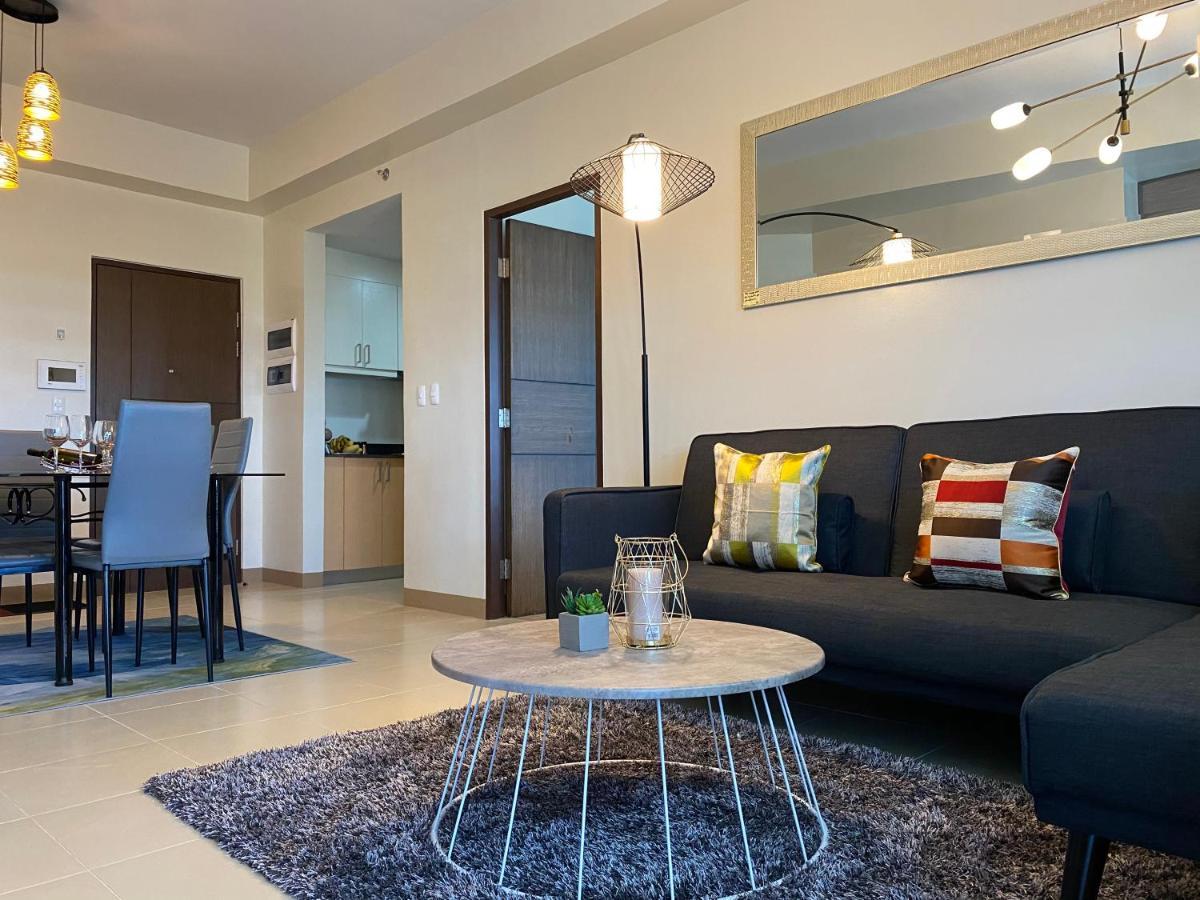 2 Bedroom Corner Executive Suite At Lafayette Park Square Megaworld Blvd Unit 5H Iloilo Exterior foto