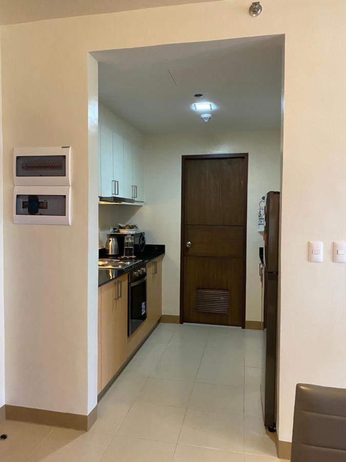 2 Bedroom Corner Executive Suite At Lafayette Park Square Megaworld Blvd Unit 5H Iloilo Exterior foto