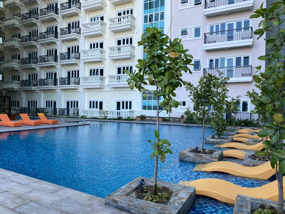 2 Bedroom Corner Executive Suite At Lafayette Park Square Megaworld Blvd Unit 5H Iloilo Exterior foto