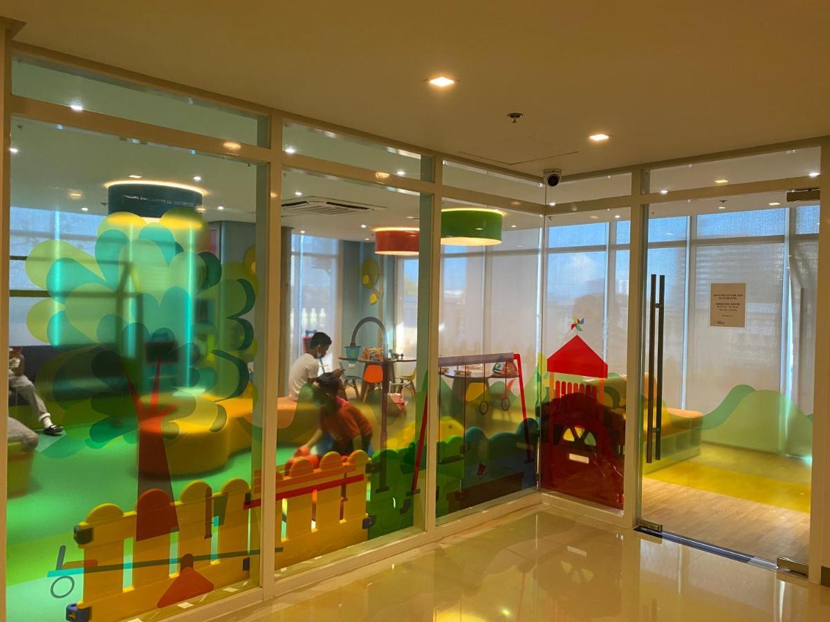 2 Bedroom Corner Executive Suite At Lafayette Park Square Megaworld Blvd Unit 5H Iloilo Exterior foto