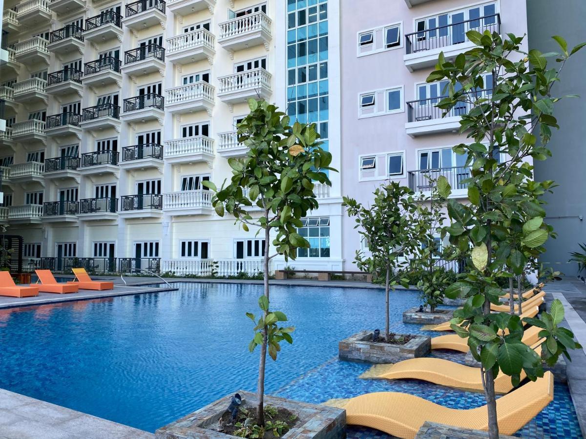 2 Bedroom Corner Executive Suite At Lafayette Park Square Megaworld Blvd Unit 5H Iloilo Exterior foto